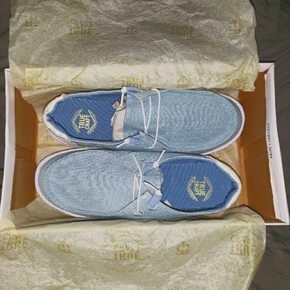 True Craft-US 7-denim & cream "hey dude-type"- lightweight shoes